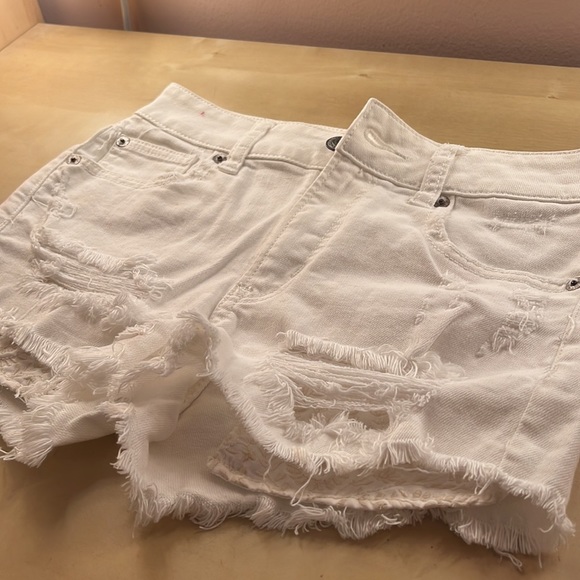American Eagle White Size 0 Hi-Rise Jean Shorts. Perfect condition! High waist. - Picture 3 of 8